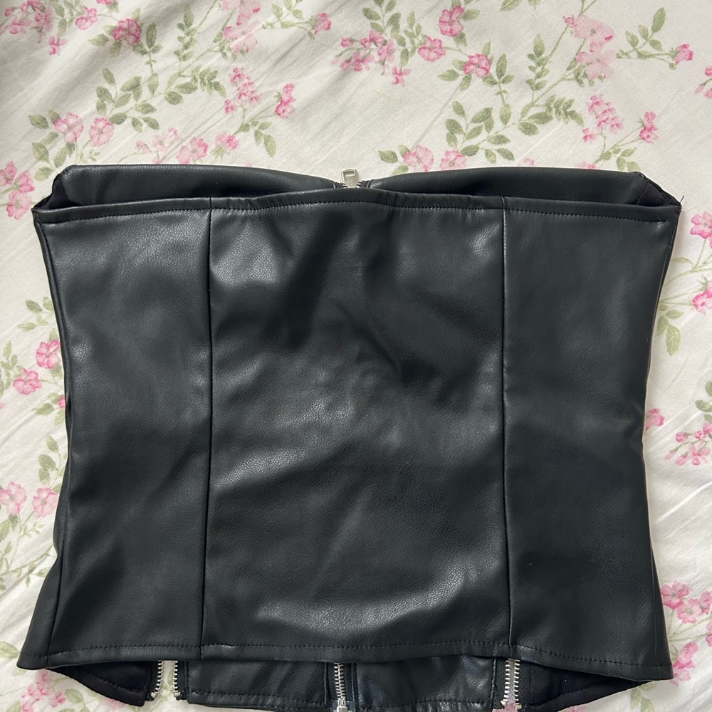 Edikted Black Faux Leather Corset top - Picture 5 of 8